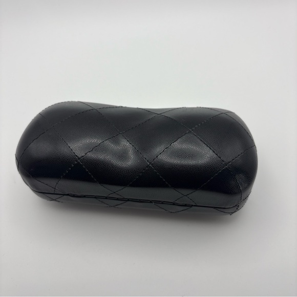 CHANEL Black Quilted Sunglass Case - Picture 2 of 5